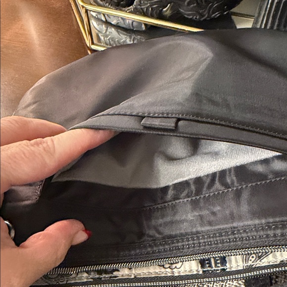 Lug Swivel Black Crossbody shoulder expandable Bag NWT - Picture 7 of 11